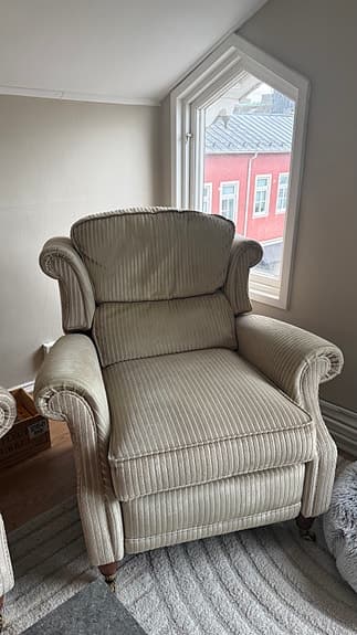 Fin soffa med fåtölj säljes billigt!