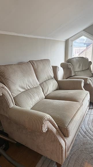 Fin soffa med fåtölj säljes billigt!