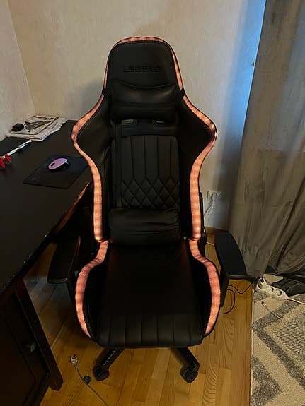 L33T gamingstol svart med LED-belysning