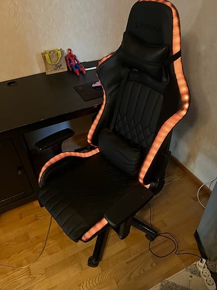 L33T gamingstol svart med LED-belysning