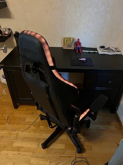 L33T gamingstol svart med LED-belysning
