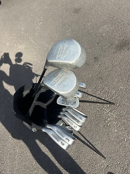 Golfset med bag och klubbor