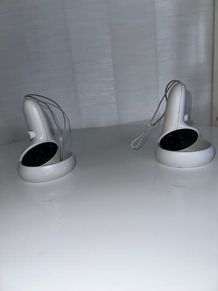 Meta Quest 2 VR-headset med handkontroller