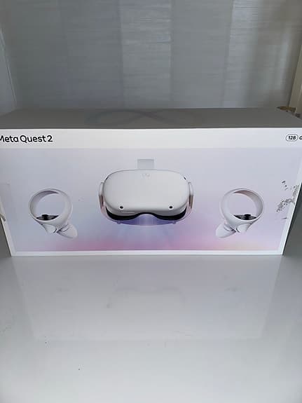 Meta Quest 2 VR-headset med handkontroller
