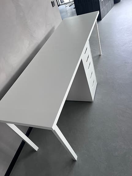 IKEA skrivbord med hurts