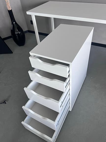 IKEA skrivbord med hurts