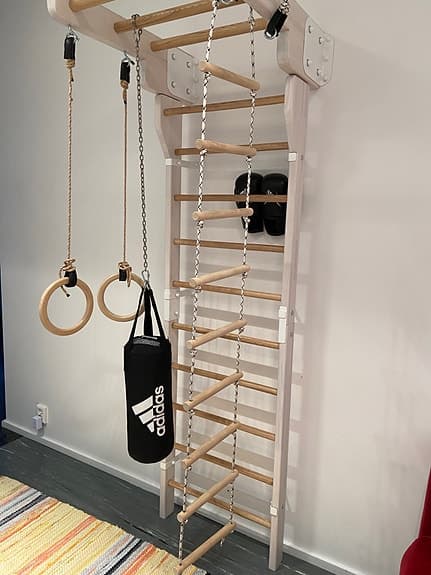 Ribbstol med ringar och boxsäck