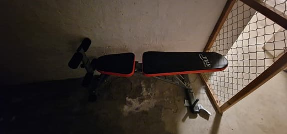 Titan träningsbänk svart/röd