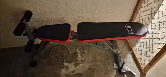 Titan träningsbänk svart/röd