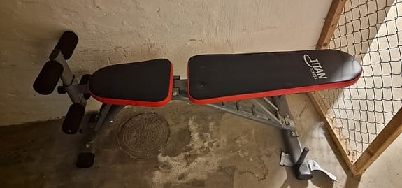 Titan träningsbänk svart/röd