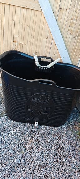 Svart badbalja 200 l
