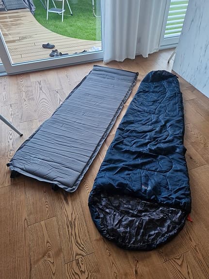 Självuppblåsande liggunderlag + sovsäck