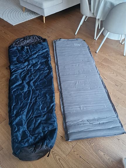 Självuppblåsande liggunderlag + sovsäck