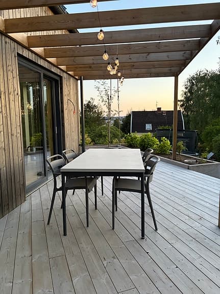 Betongbord och 4 stolar