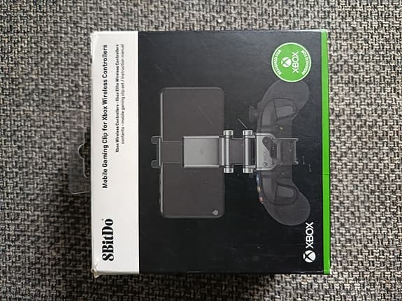 8BitDo mobilhållare och Xbox-handkontroll
