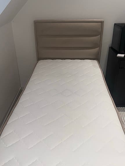 Ellos säng med förvaring 80x200 cm
