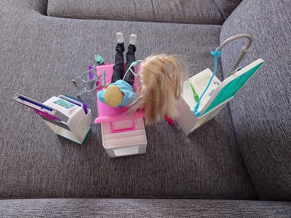 Barbie Doktorsmottagning / Sjukhusset – med 2 dockor och massor av tillbehör