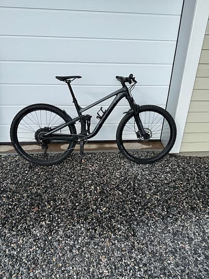 Trek Top Fuel 5 Gen 4 (2024) – Storlek L – Heldämpad MTB