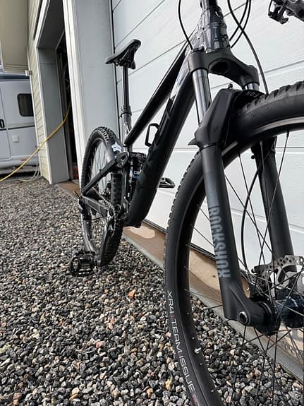 Trek Top Fuel 5 Gen 4 (2024) – Storlek L – Heldämpad MTB