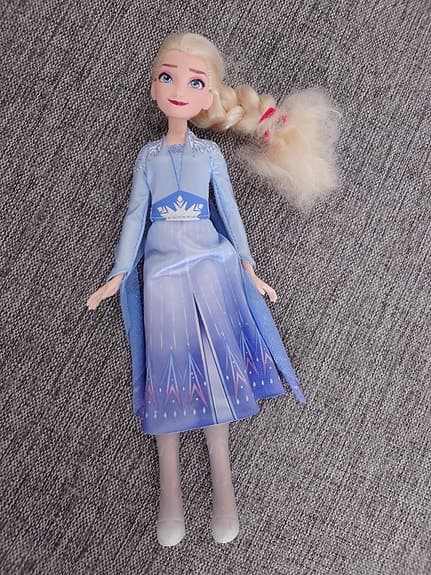 Elsa-docka från Frost/Frozen – fin klänning och fläta
