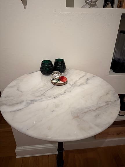 Barbord i marmor