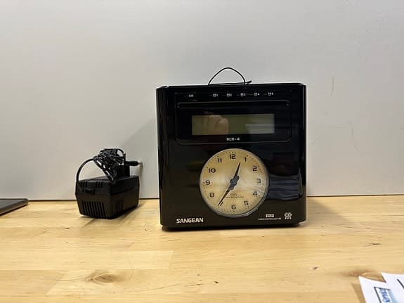 Sangean RCR-4 klockradio med CD/MP3/USB/SD – fint skick
