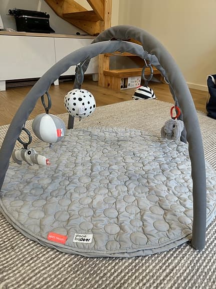 Done by Deer babygym lekmattan grå