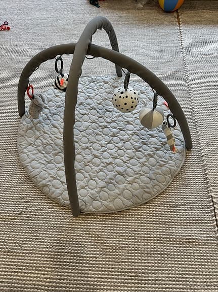 Done by Deer babygym lekmattan grå