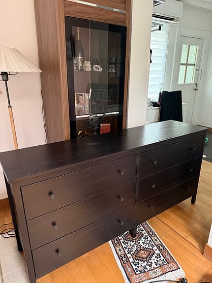 Svart byrå från ikea