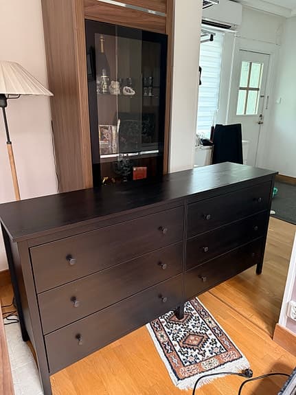 Svart byrå från ikea