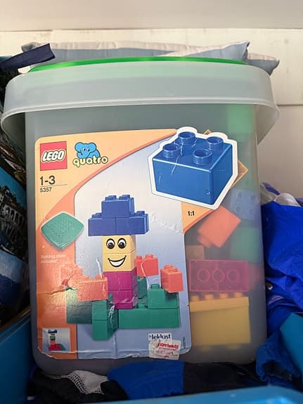LEGO DUPLO Quatro byggklossar i förvaringslåda