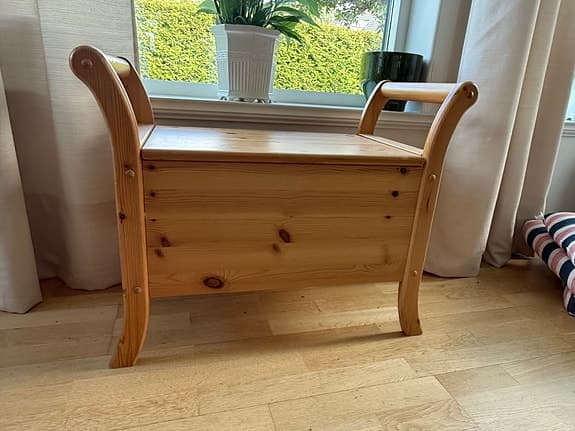 Pall / Bänk i Furu