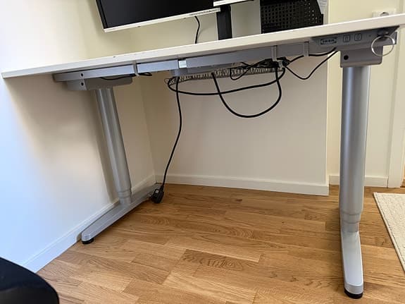 IKEA skrivbord vitt med metallben