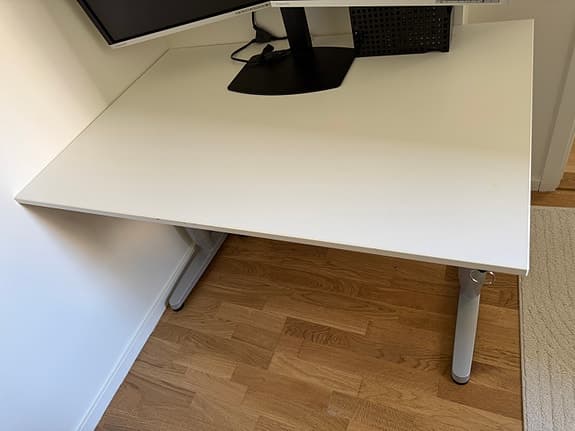 IKEA skrivbord vitt med metallben
