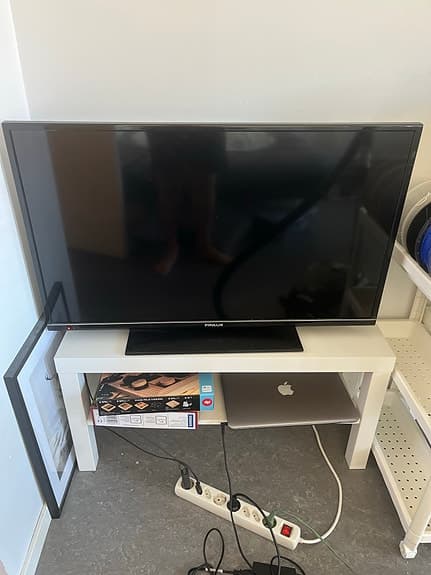 Finlux 32 in + tv bord