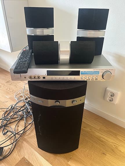 Pioneer VSA-C501S hemmabiosystem med subwoofer S-W110S-K och högtalare S-CR50A