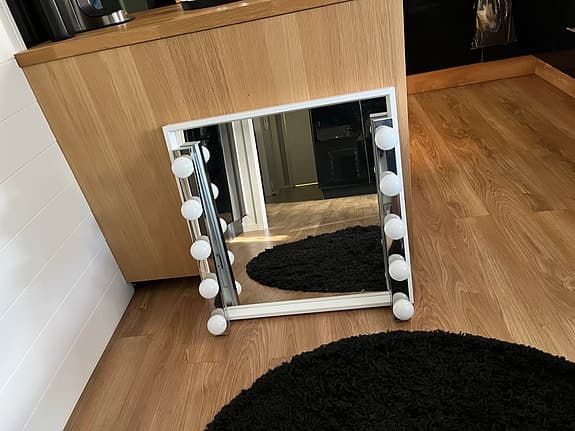 IKEA spegel med lampor