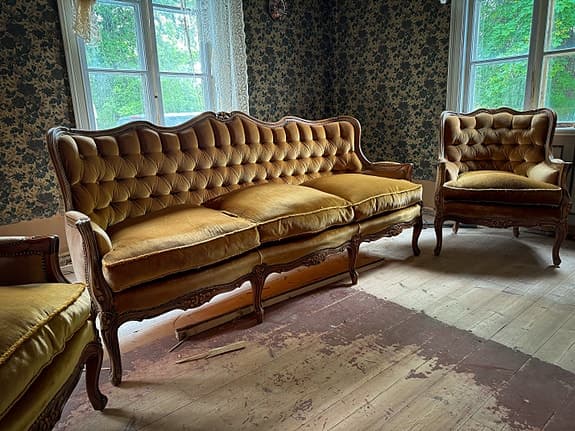 Äldre soffgrupp i rokoko-stil
