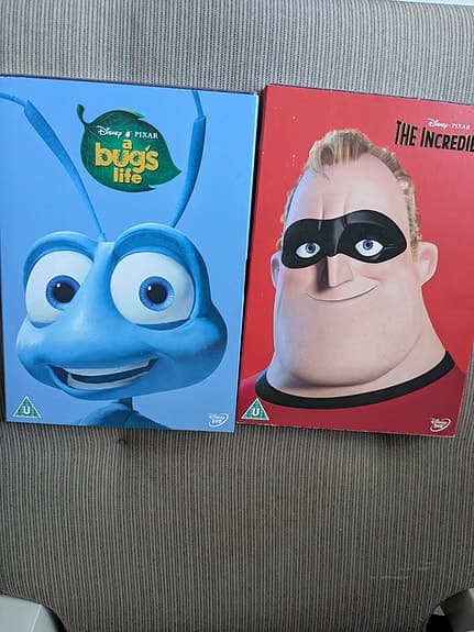 Två Pixar-filmer på DVD (engelskt tal)
