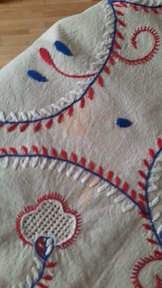 Duk med servetter broderad bomull