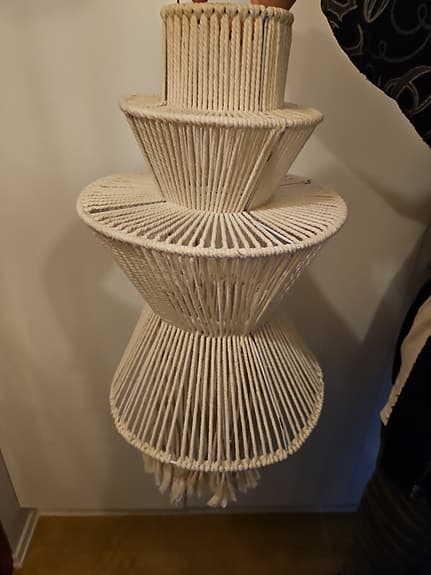 Lampskärm i vitt naturmaterial