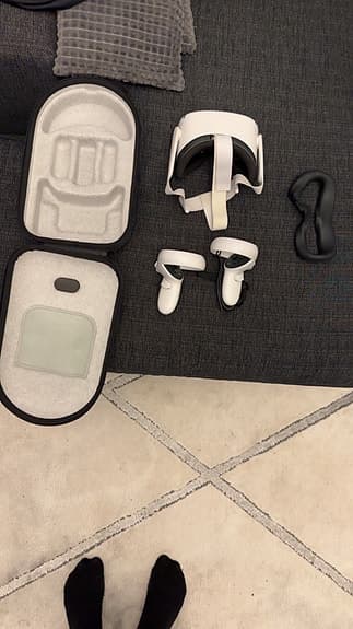Oculus Quest 2 VR-headset med handkontroller vit