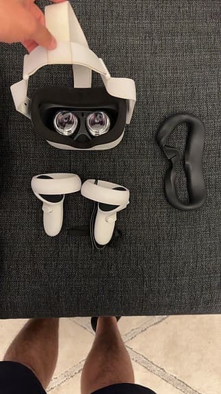 Oculus Quest 2 VR-headset med handkontroller vit