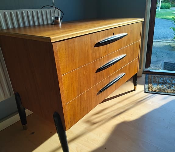Vintage byrå i teak, bröderna Gustafsson, eventuellt med leverans