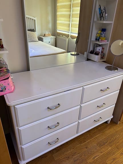 Hemnes byrå i vitfärg