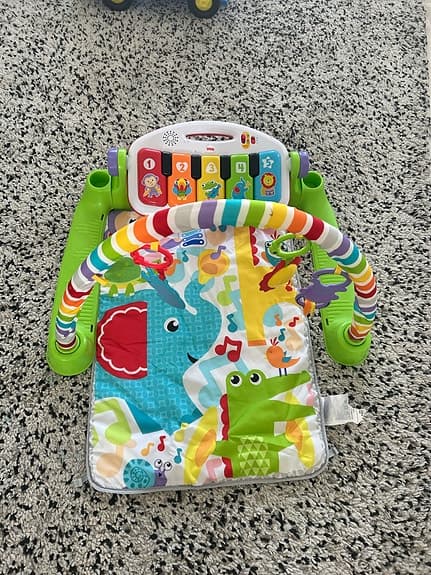 Fisher-Price babygym med piano och lekbåge