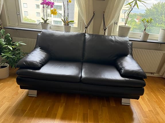 2-sits soffa och fåtölj i 100% äkta läder – Som nya!