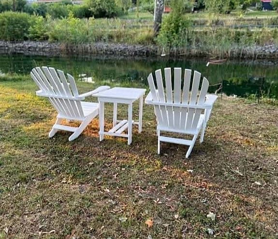 Adirondack fåtöljer i egen design, eventuellt med leverans