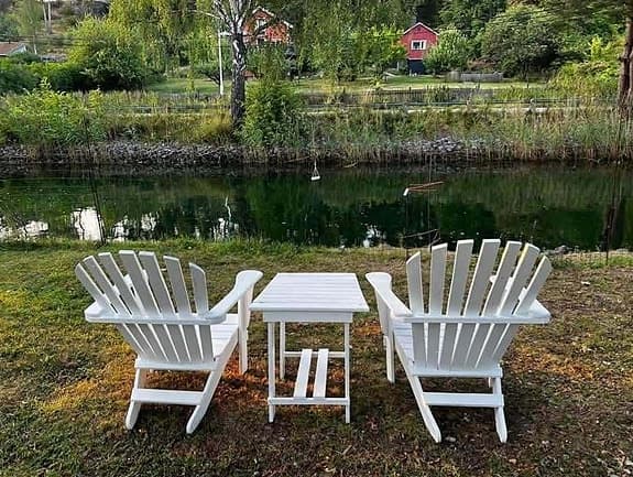 Adirondack fåtöljer i egen design, eventuellt med leverans