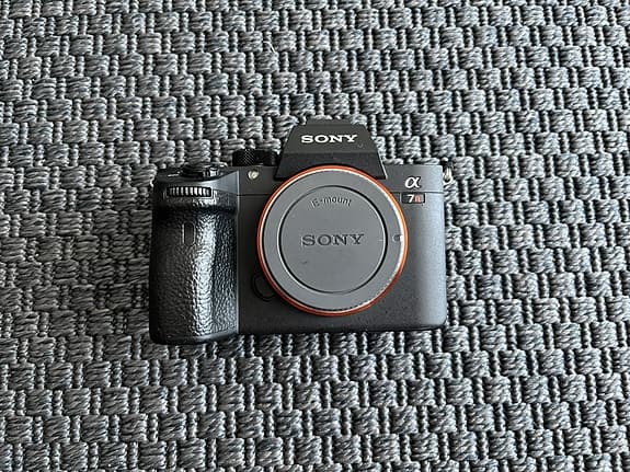 Sony A7R III + 2 objektiv och tillbehör säljes